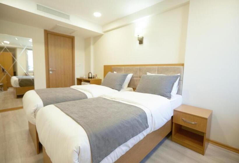 اتاق استاندارد با چشمانداز شهر, Kartal Palace Taksim Square Fami̇ly