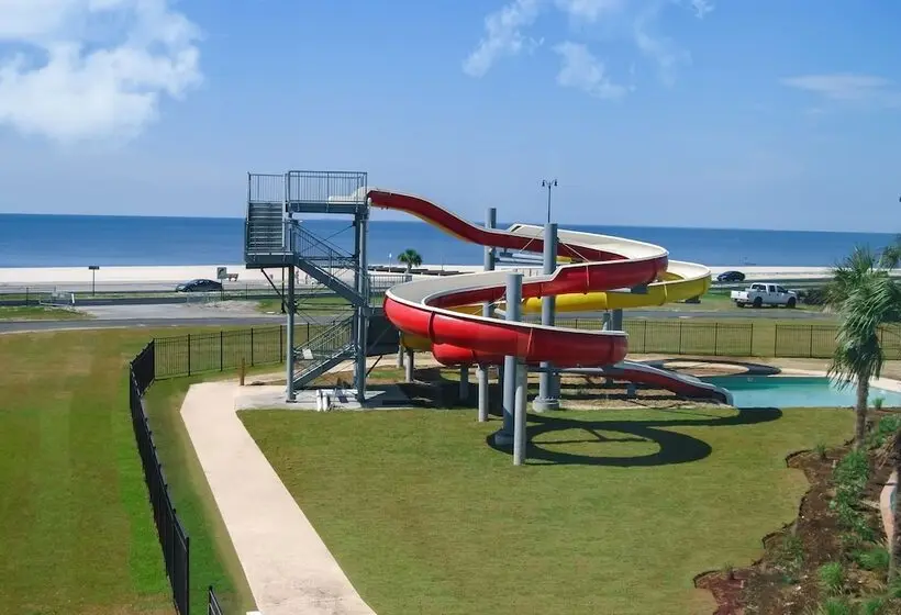 سوییت با چشم‌انداز استخر, Oasis Resort Gulfport