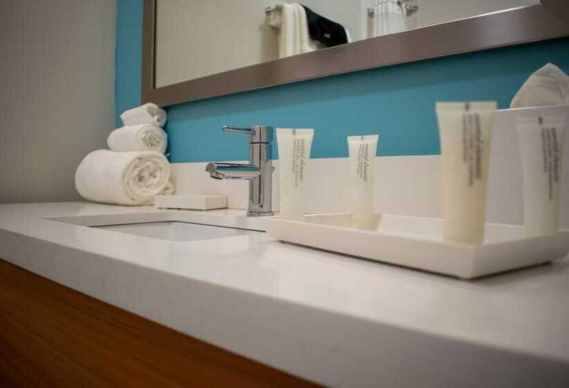 جناح مطلّ علي حمام السباحة, Oasis Resort Gulfport