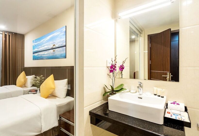 اتاق لوکس, Pearl Tuan Chau