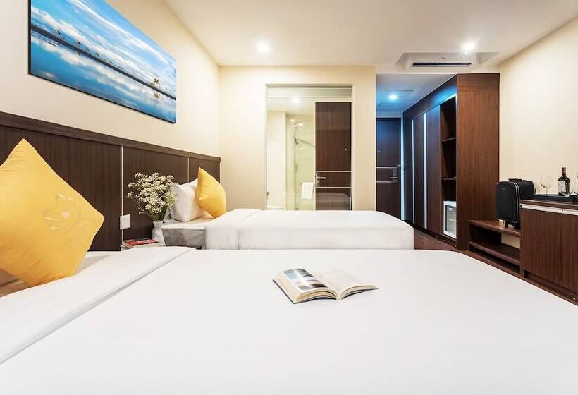 اتاق لوکس, Pearl Tuan Chau