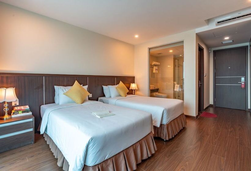 اتاق لوکس, Pearl Tuan Chau