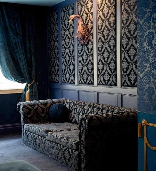 디럭스 스위트, The Dixie Dean