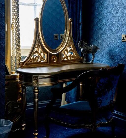 디럭스 스위트, The Dixie Dean