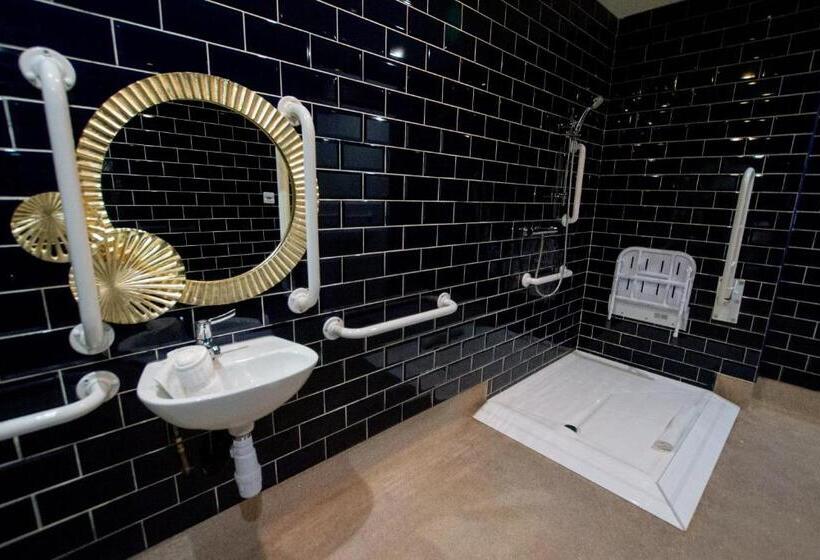 장애인을 위한 스탠다드 룸, The Dixie Dean