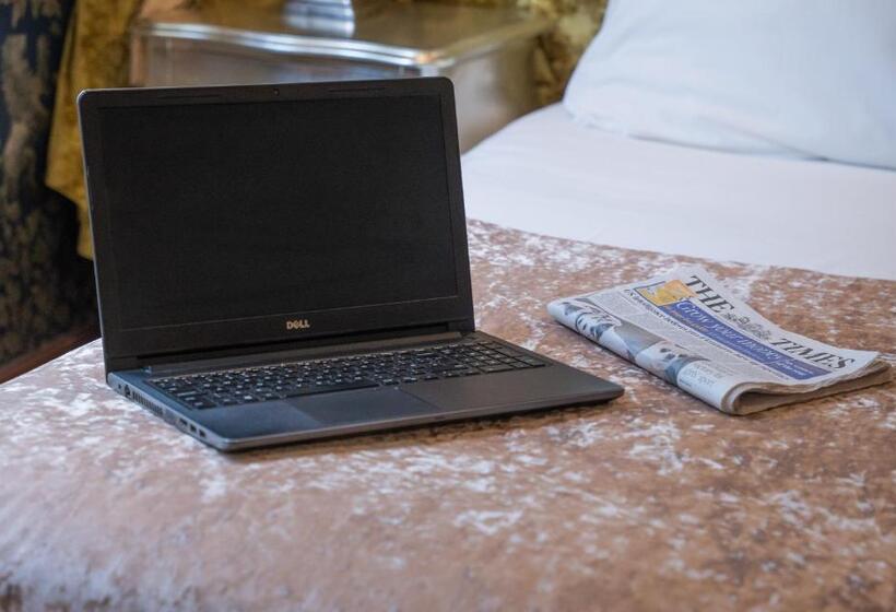 스탠다드 자쿠지 룸, The Dixie Dean