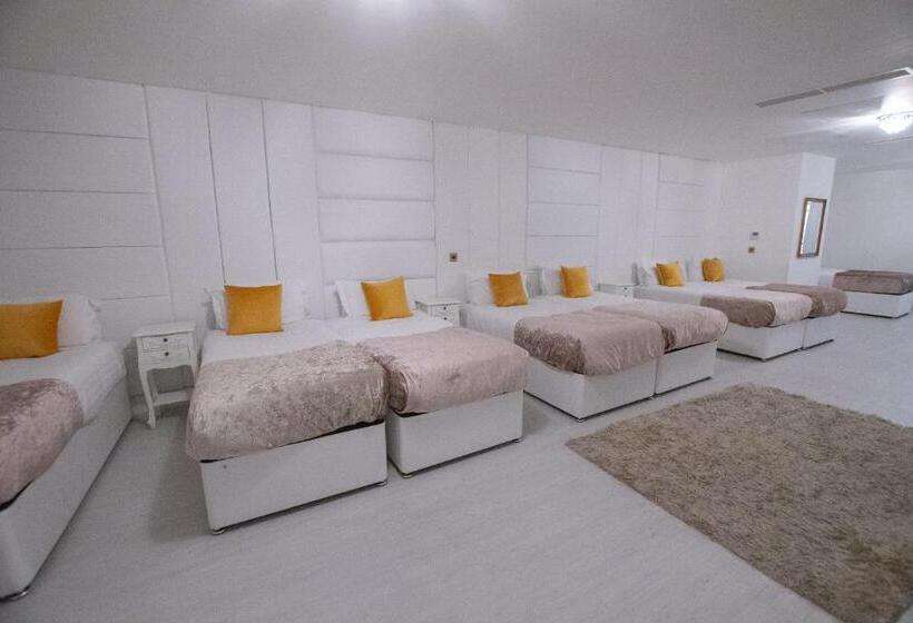 디럭스 4인 룸, The Dixie Dean