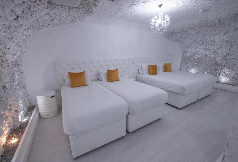 4인용 스탠다드 룸, The Dixie Dean