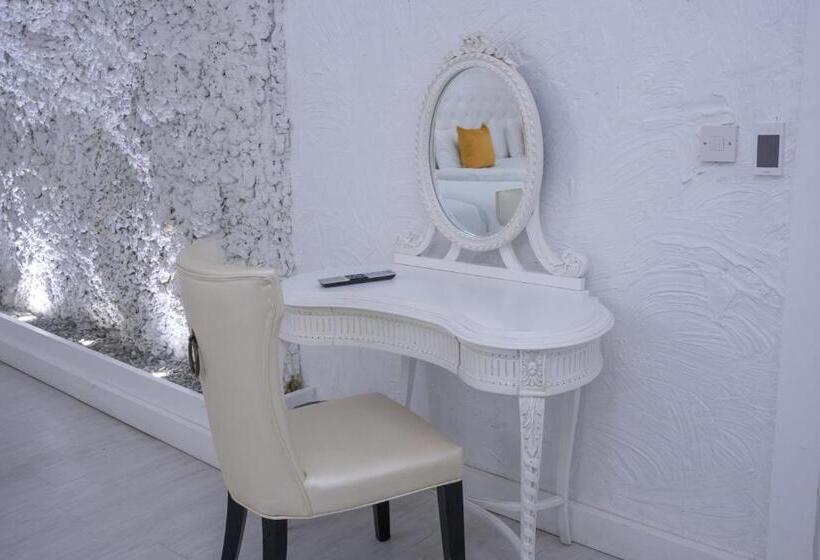 4인용 스탠다드 룸, The Dixie Dean