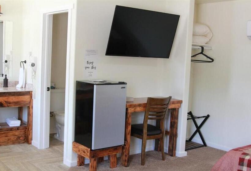 غرفة قياسية رباعية, Hurricane Hideaway Lodging