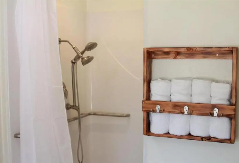 スタンダード4人部屋, Hurricane Hideaway Lodging