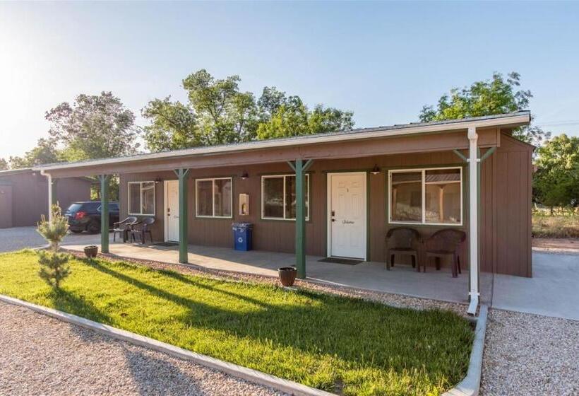 غرفة قياسية رباعية, Hurricane Hideaway Lodging