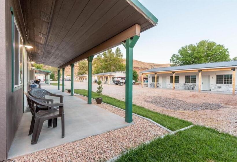 غرفة قياسية رباعية, Hurricane Hideaway Lodging