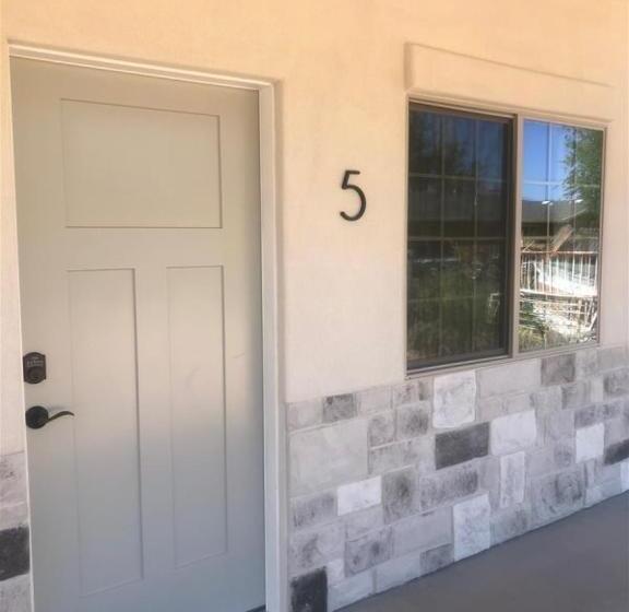 غرفة قياسية, Hurricane Hideaway Lodging