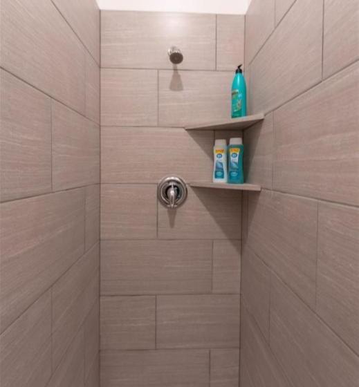 غرفة قياسية, Hurricane Hideaway Lodging