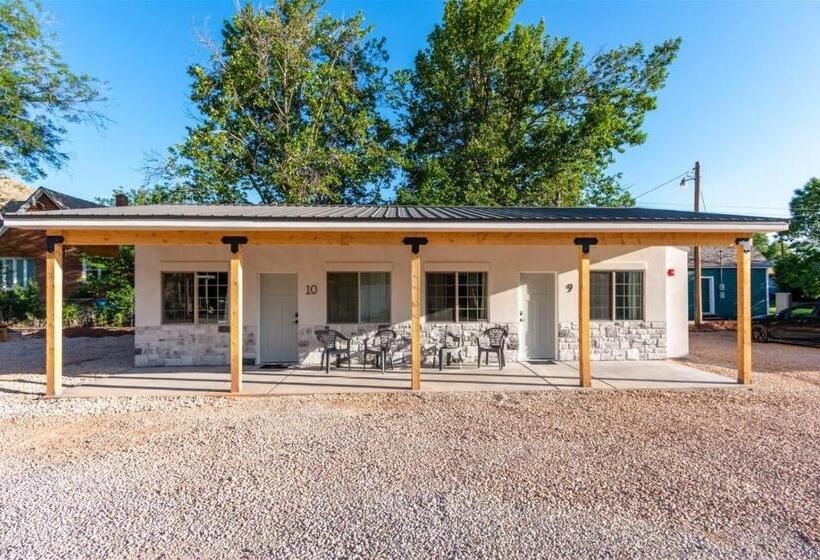 غرفة قياسية, Hurricane Hideaway Lodging