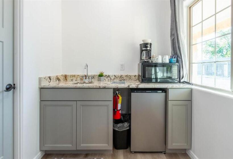 غرفة قياسية, Hurricane Hideaway Lodging