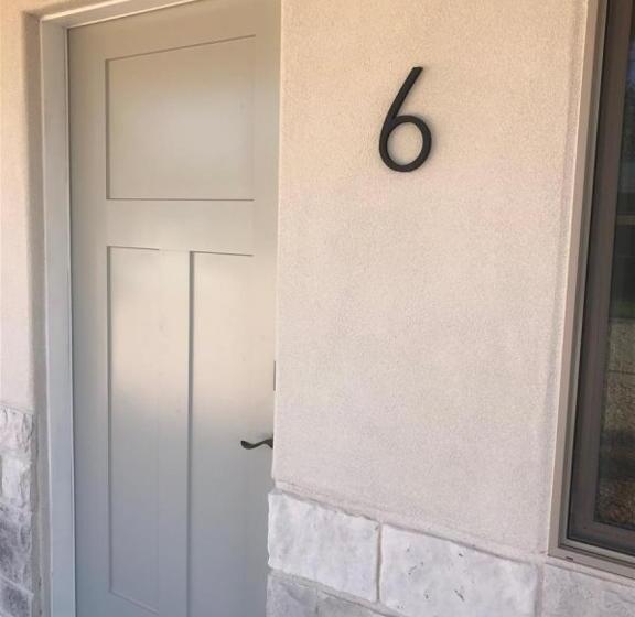 غرفة قياسية ثلاثية, Hurricane Hideaway Lodging