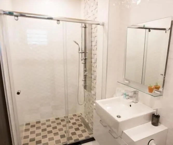 اتاق سوپریور, Near B&b 2283
