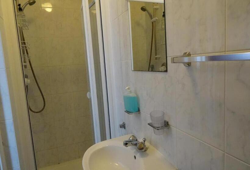 Четырехместный Номер Стандарт, Aj Lodge