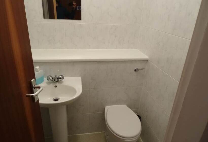 Номер Стандарт Совместная Ванная, Aj Lodge