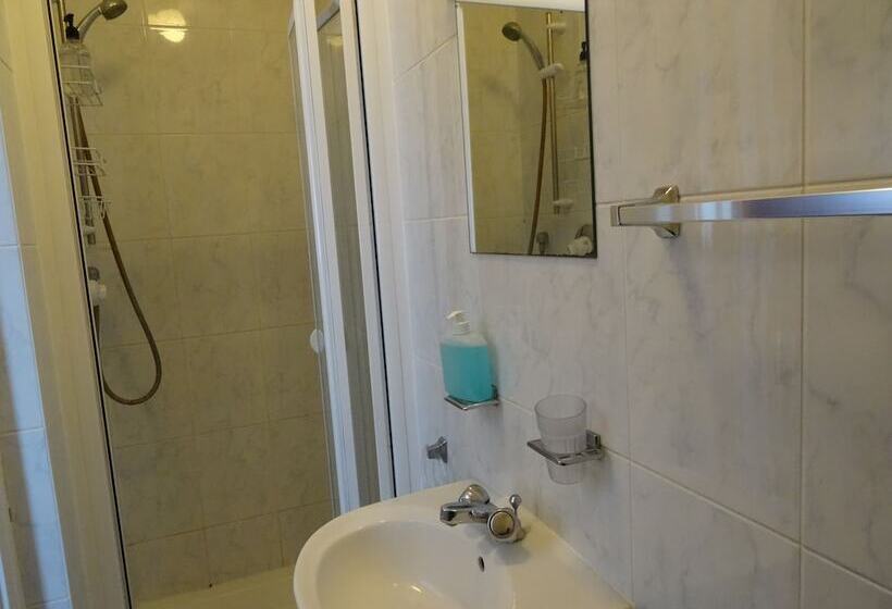 Номер Стандарт, Aj Lodge