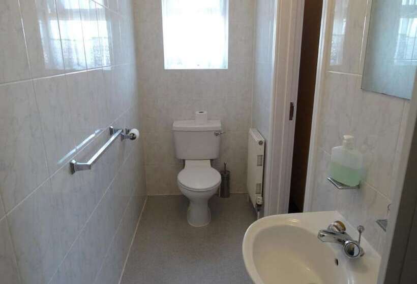 Четырехместный Номер Стандарт, Aj Lodge