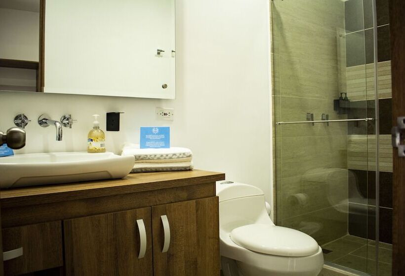 חדר דלוקס, Inversiones El Reloj Sas