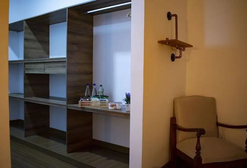 デラックスルーム, El Reloj Casa