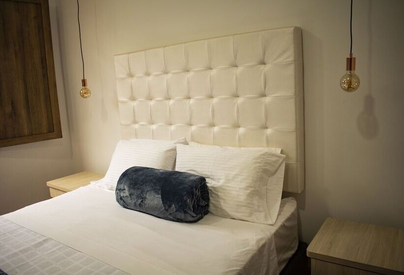 חדר משפחתי, Inversiones El Reloj Sas