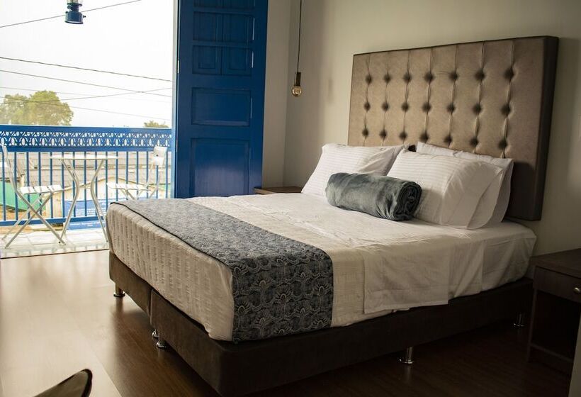 חדר דלוקס, Inversiones El Reloj Sas