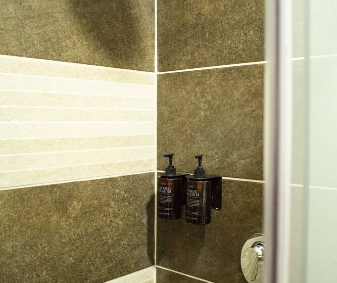 חדר דלוקס, Inversiones El Reloj Sas