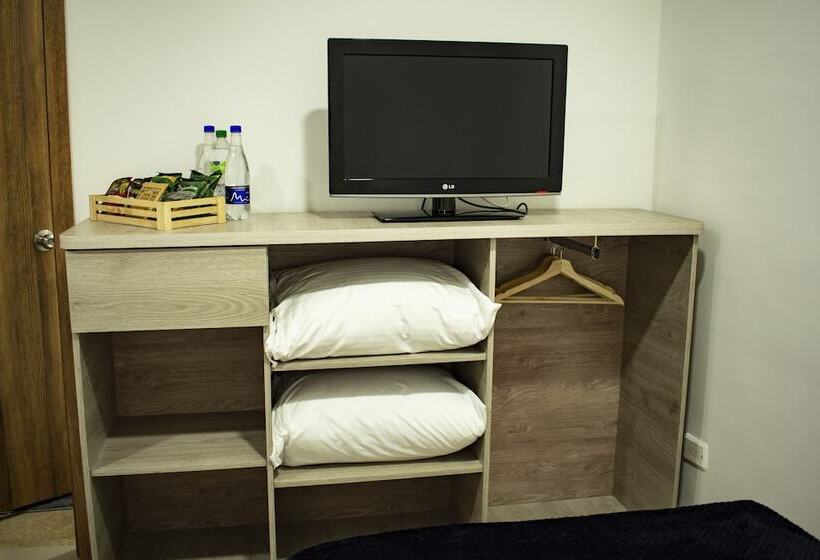 חדר דלוקס, Inversiones El Reloj Sas