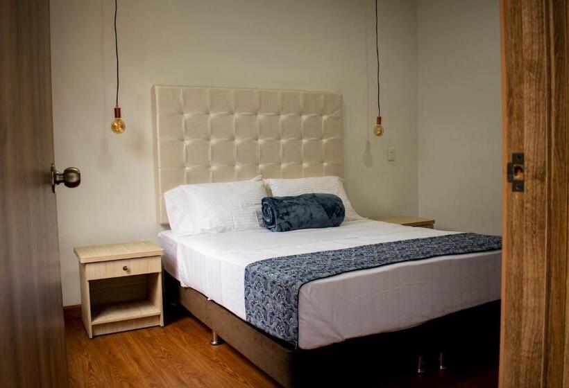 חדר משפחתי, Inversiones El Reloj Sas