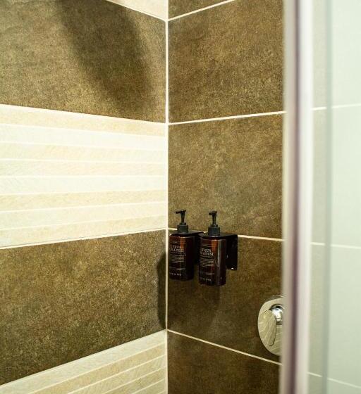 חדר דלוקס, Inversiones El Reloj Sas