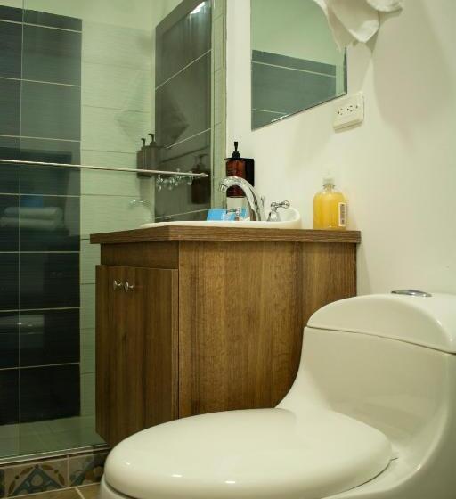 חדר דלוקס, Inversiones El Reloj Sas