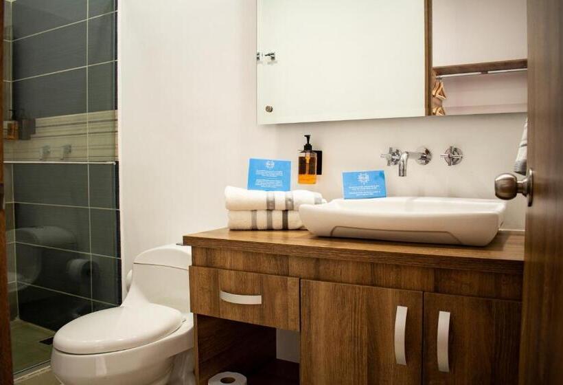 חדר סטנדרט לשלושה, Inversiones El Reloj Sas