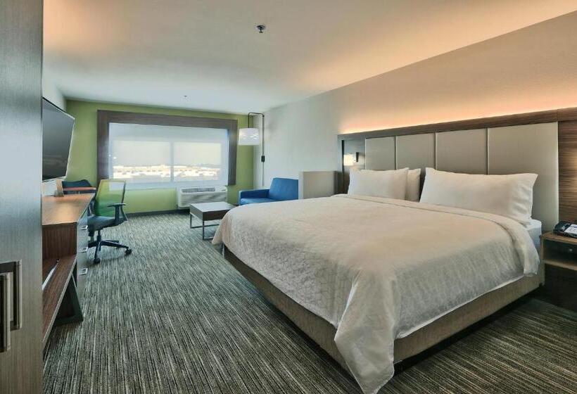 适合残疾人士使用的带超级大床的标准间, Holiday Inn Express & Suites - Albuquerque East, An Ihg