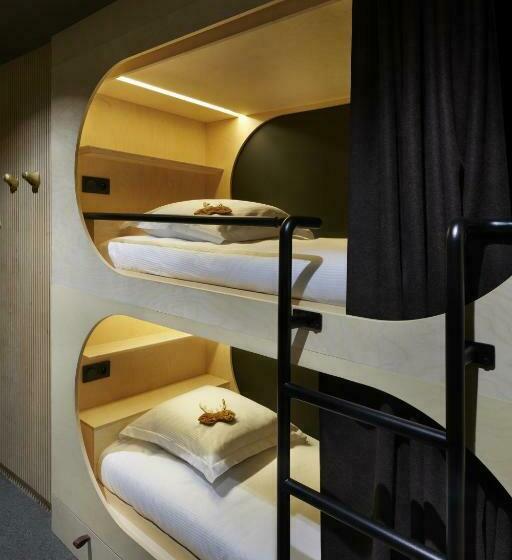 اتاق خانوادگی با چشمانداز کوه, Hôtel Mil8