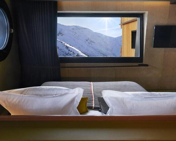 اتاق استاندارد با بالکن, Hôtel Mil8