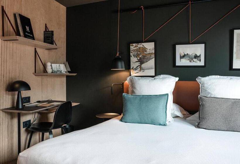 اتاق استاندارد با بالکن, Hôtel Mil8