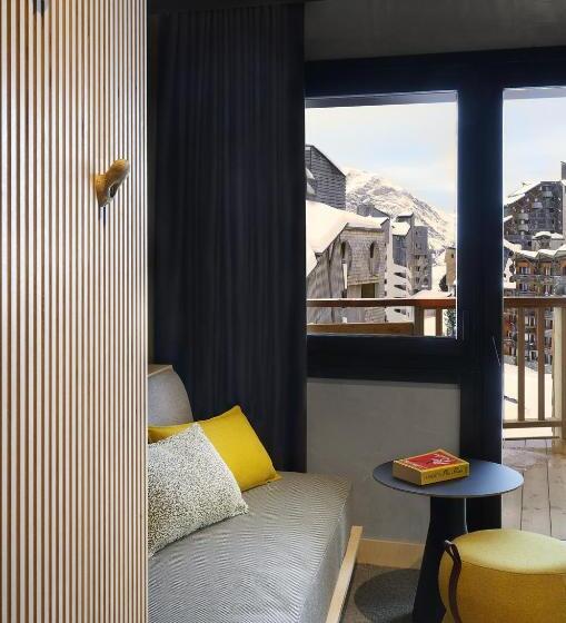 سوئیت جونیور با چشمانداز کوهستان, Hôtel Mil8