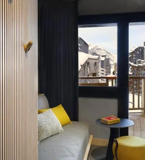 سوئیت جونیور با چشم‌انداز کوهستان, Hôtel Mil8