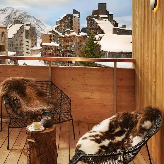 سوئیت جونیور با چشمانداز کوهستان, Hôtel Mil8