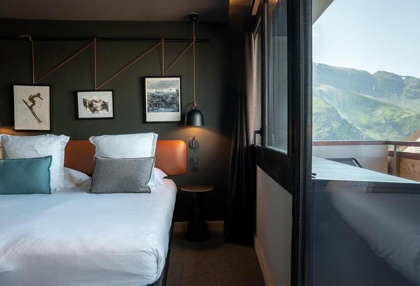 سوئیت جونیور با چشمانداز کوهستان, Hôtel Mil8