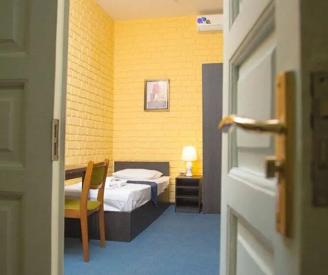 Habitación Estàndard Individual, Minor