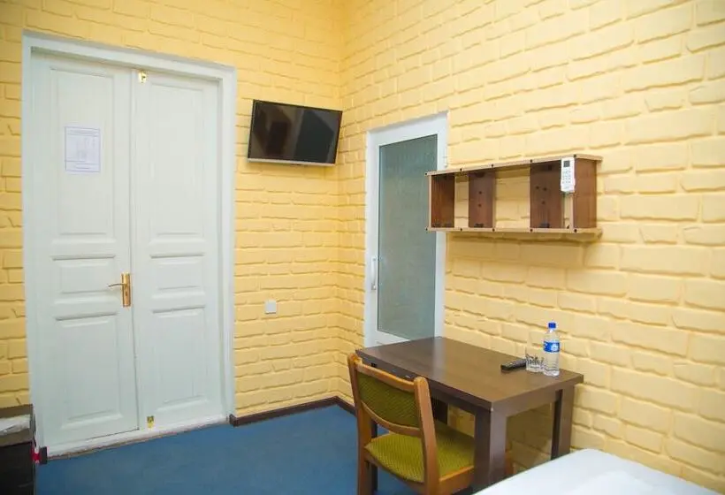 Habitación Estàndard Individual, Minor