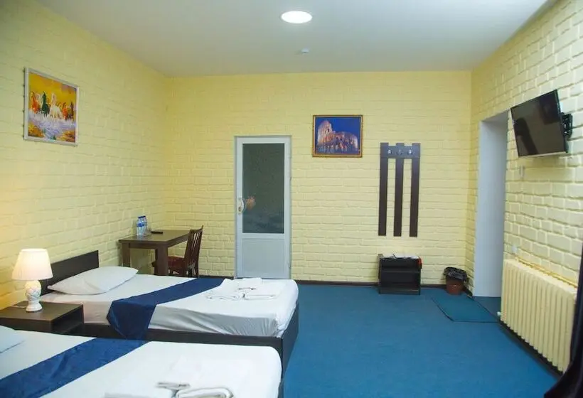Family Room, Minor