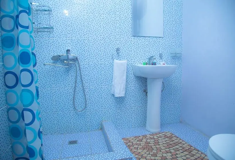 Family Room, Minor