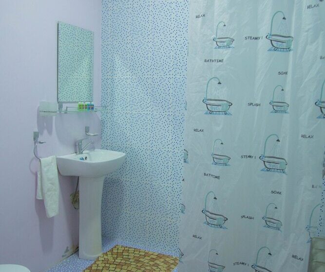 Habitació Triple Estàndard, Minor